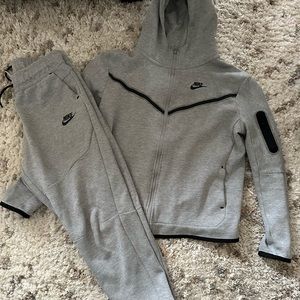 Boys Nike tech outfit